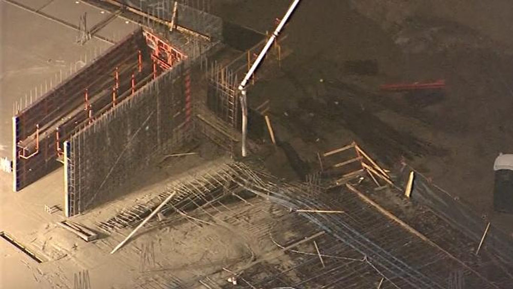 Mueren dos trabajadores tras colapsar andamio en Orlando