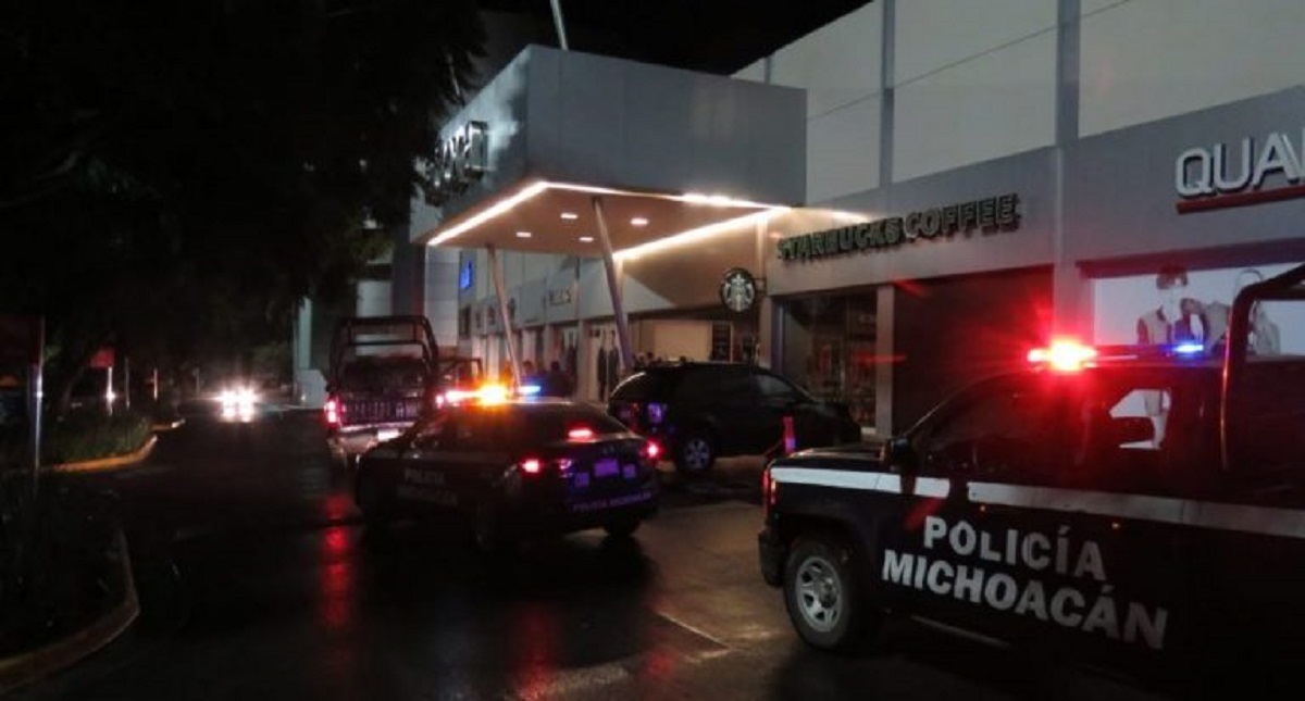 Asaltan cine tras última función en Michoacán