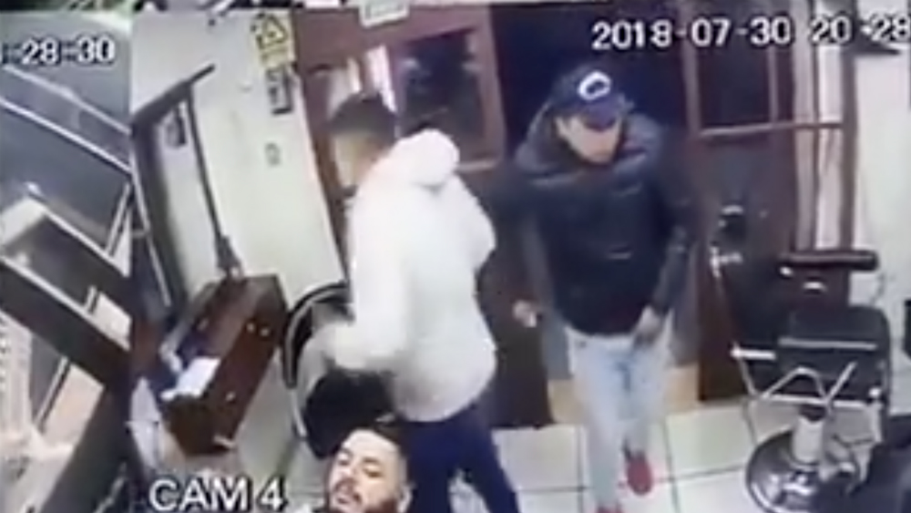 #Video Dos hombres asaltan una barbería en la Ciudad de México