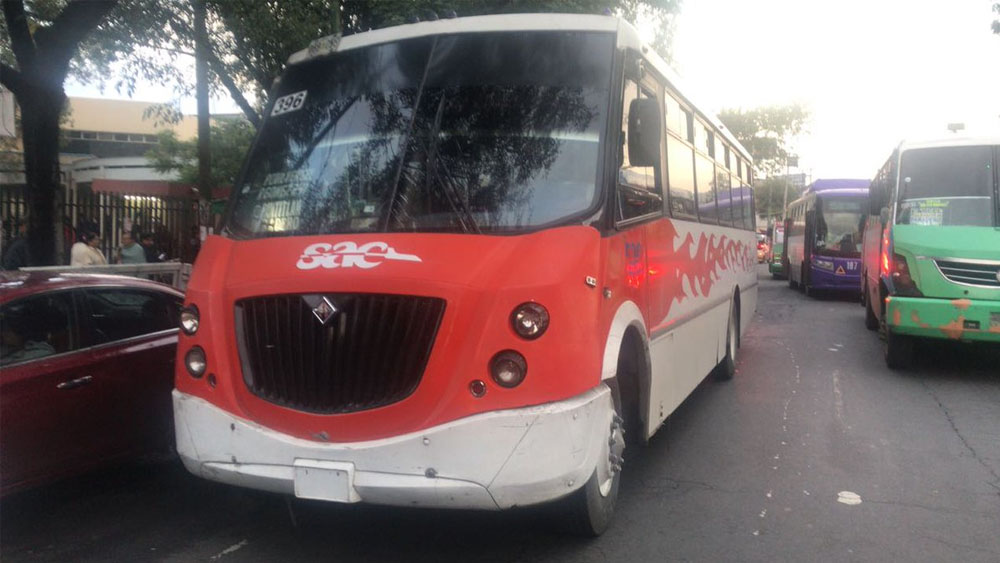 Asalto a camión deja tres heridos en Iztapalapa