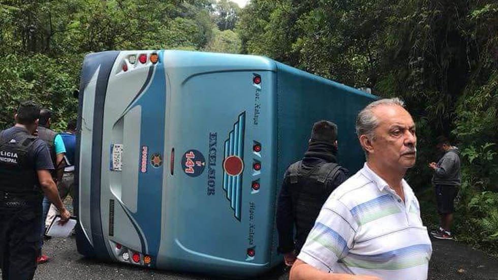 Volcadura de autobús en Veracruz deja al menos 16 lesionados