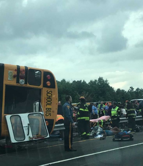 Volcadura de autobús escolar en Estados Unidos deja 36 heridos - autobusint