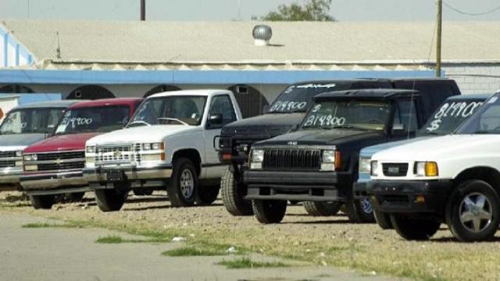 Coparmex urge a rescatar la industria automotriz de México - autos-chatarra-mexico-frontera