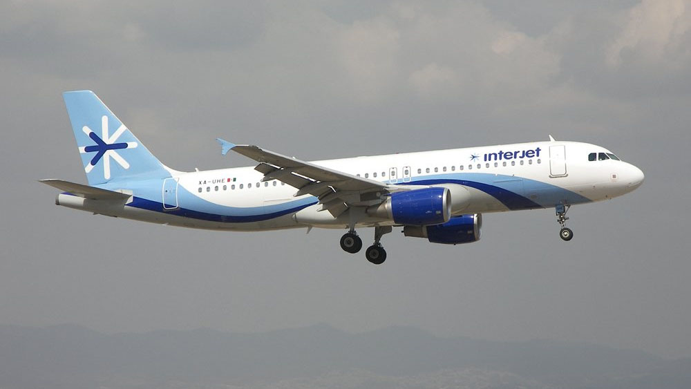 Política de Trump desaceleró tráfico aéreo entre México y EE.UU.