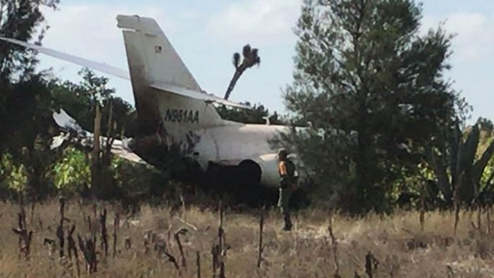 Avión pequeño que aterrizó de emergencia en SLP trasladaba autopartes