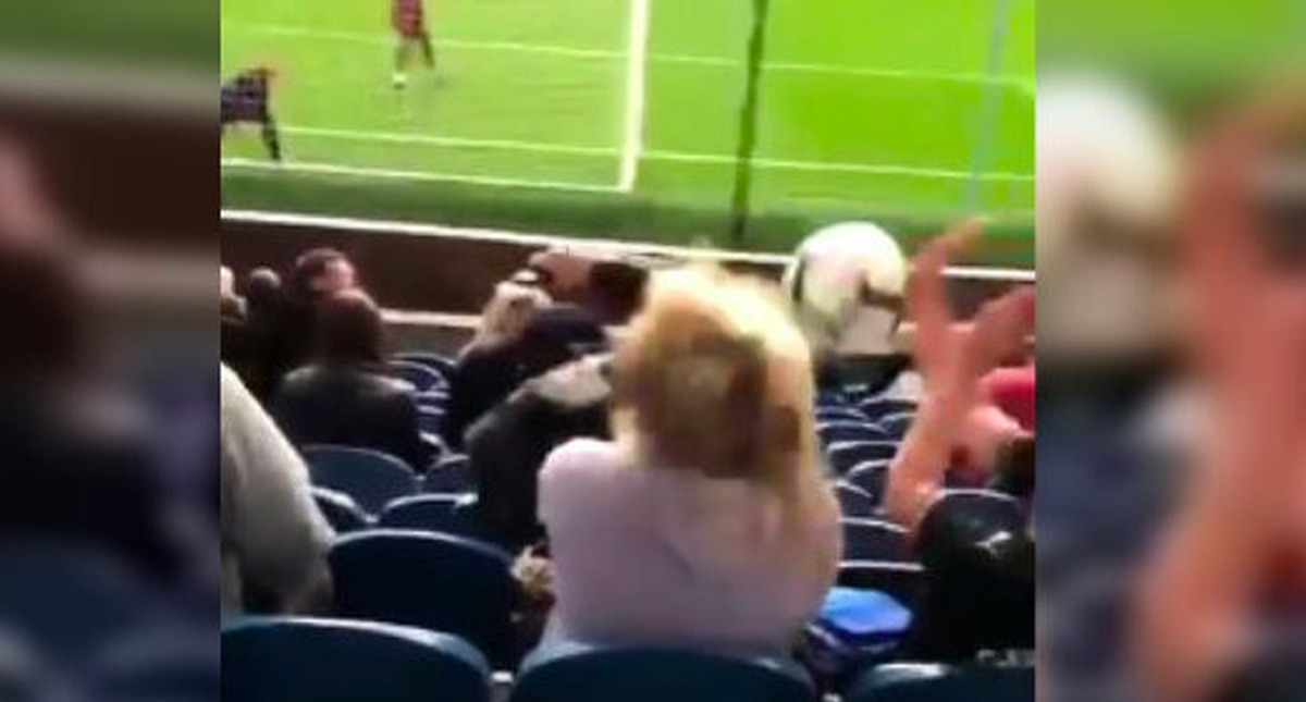 #Video Mujer recibe balonazo durante calentamiento del Burnley
