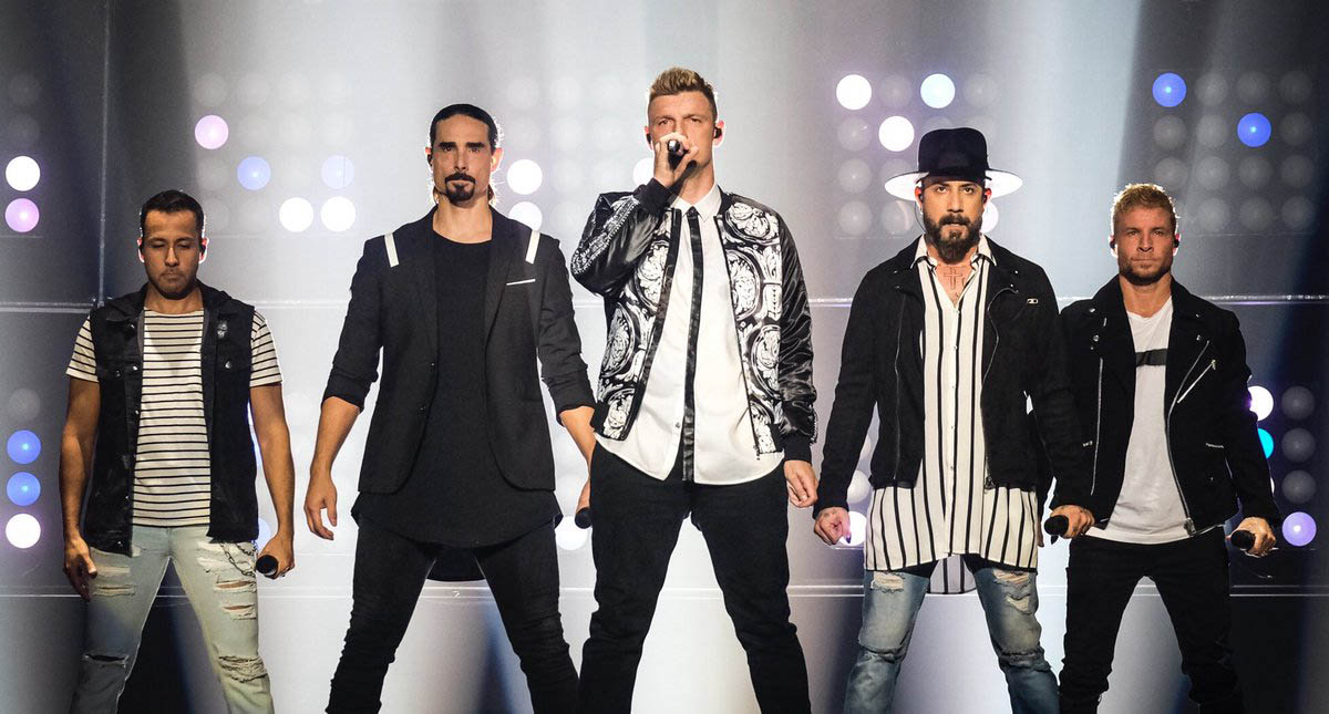 #Video Estructura cae sobre asistentes a concierto de Backstreet Boys