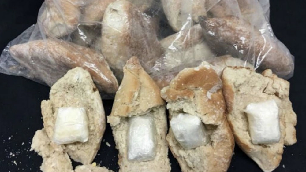 Decomisan en aeropuerto de Guadalajara bolillos con cocaína