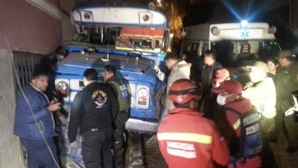 Mueren siete bailarines en accidente vial en Bolivia