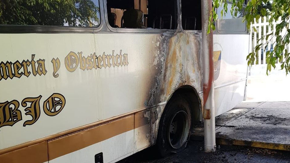 Queman camión durante enfrentamiento en Oaxaca