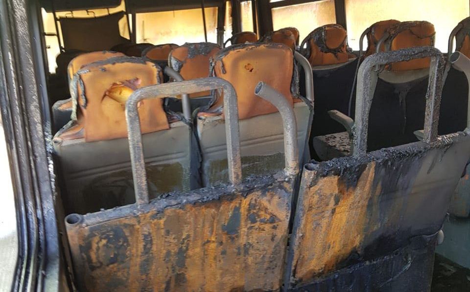 Queman camión durante enfrentamiento en Oaxaca - camion-incendiado-oaxaca1