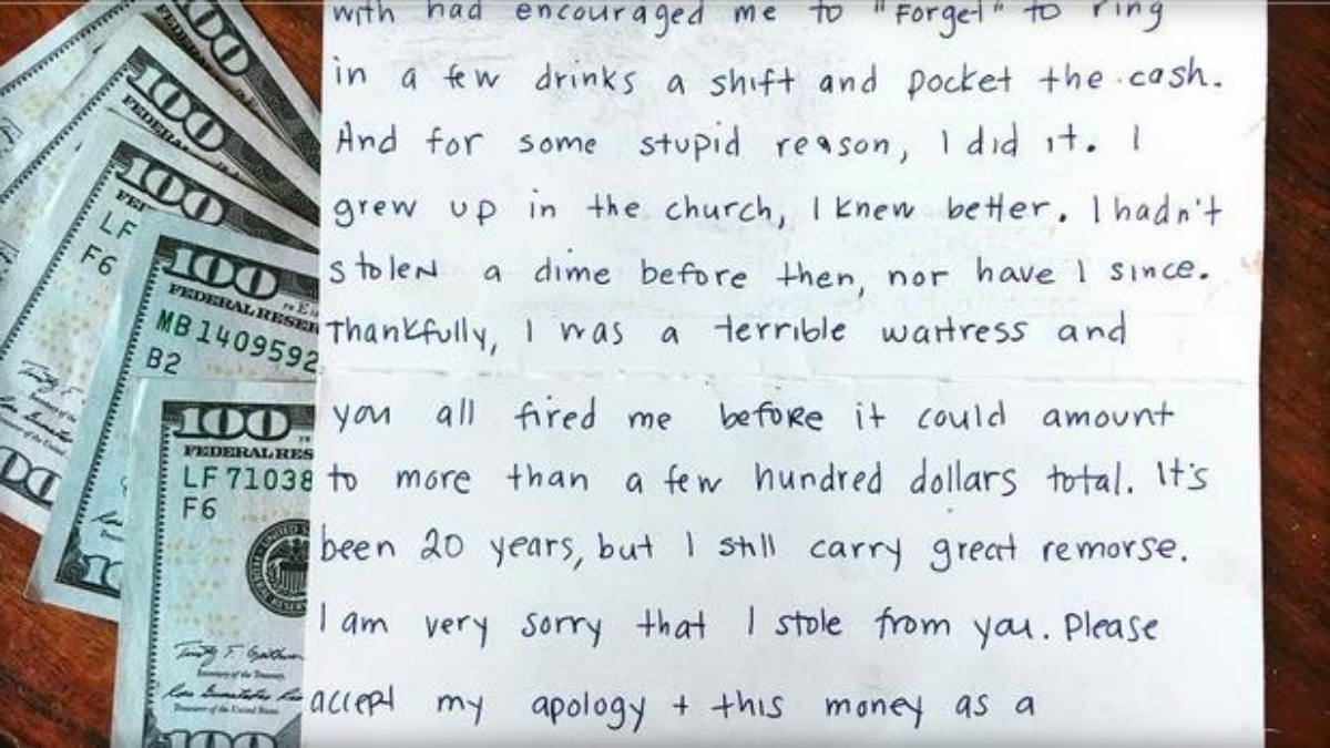 Camarera se disculpa por robar a restaurante y devuelve mil dólares