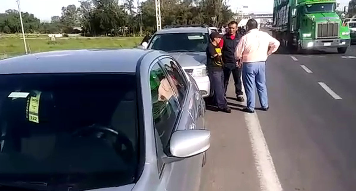 Carambola en Silao deja nueve vehículos con daños