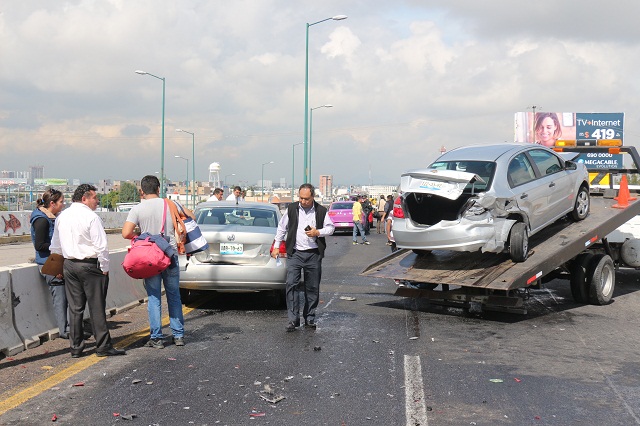 Carambola en Silao deja nueve vehículos con daños - carambolaint1