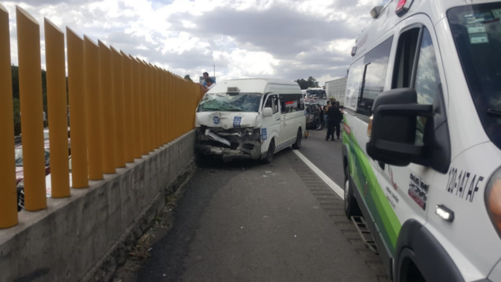 Carambola en la autopista México-Puebla deja al menos 12 lesionados