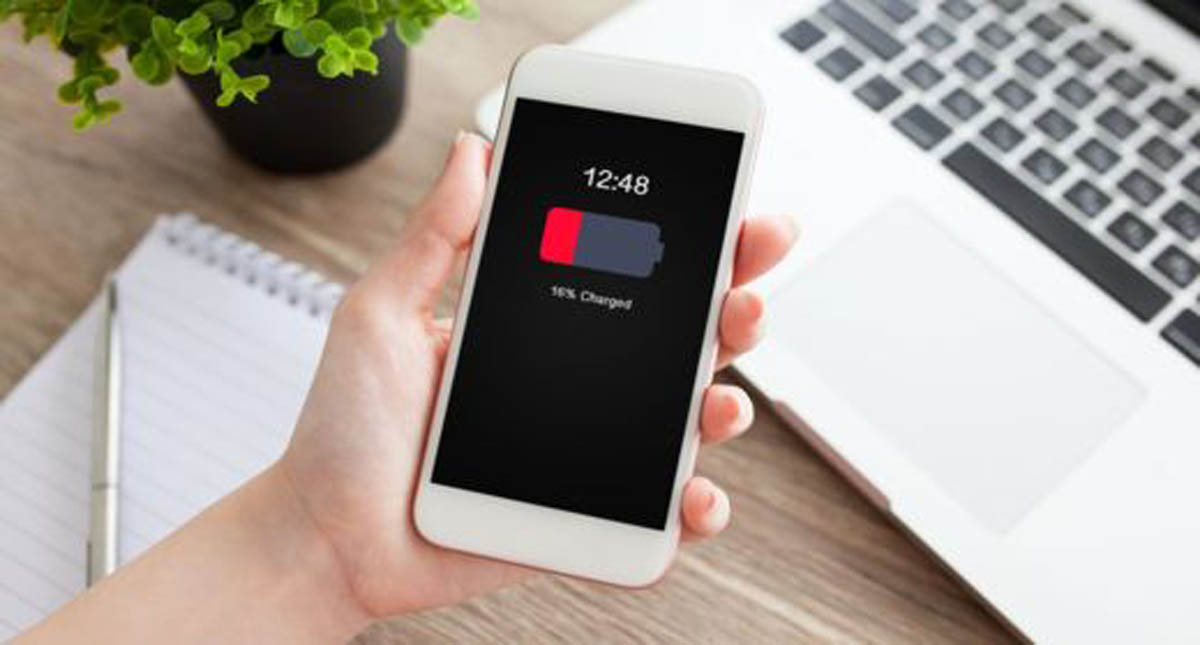 Cargar el celular con cables defectuosos es sumamente peligroso