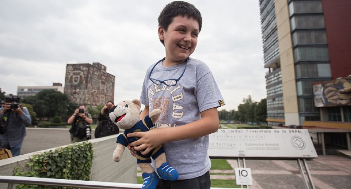 Niño genio de la UNAM denuncia acoso escolar y difamación por parte de profesor