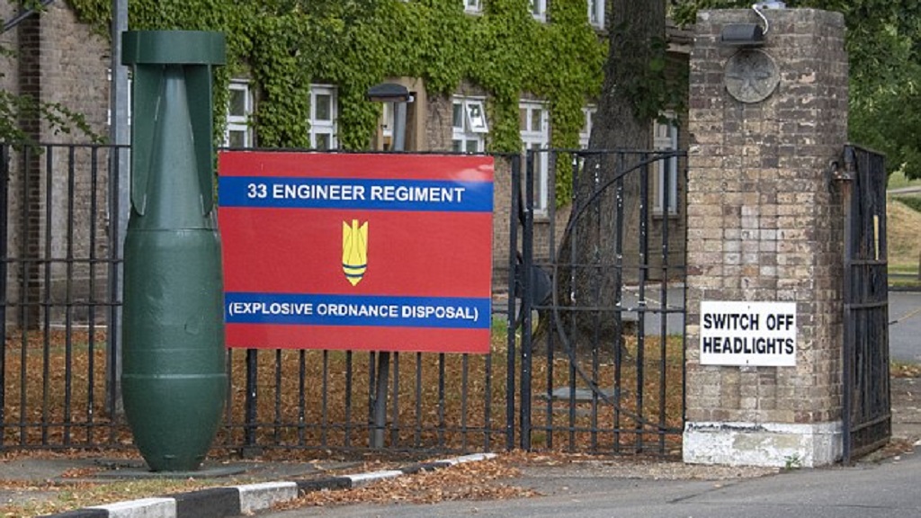 Capitán del Ejército destruye baño tras ser encerrado ebrio - carver-barracks-essex