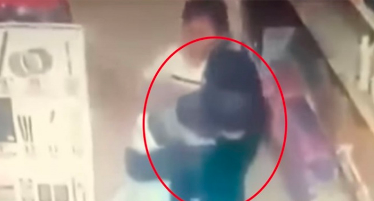 #Video Pareja roba útiles escolares para el regreso a clases