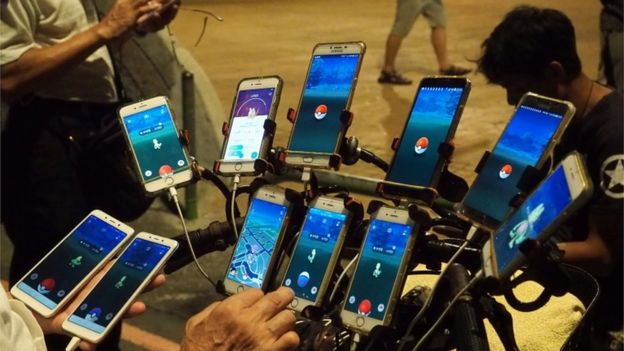 Adulto mayor instaló 11 teléfonos en su bicicleta para jugar Pokémon Go - chen-san-yuan-pokemon-go-3