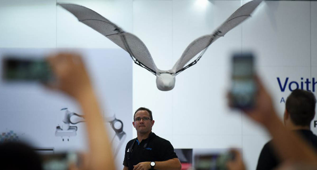 China revoluciona la tecnología con robots profesores y guerreros - china-robots-congreso