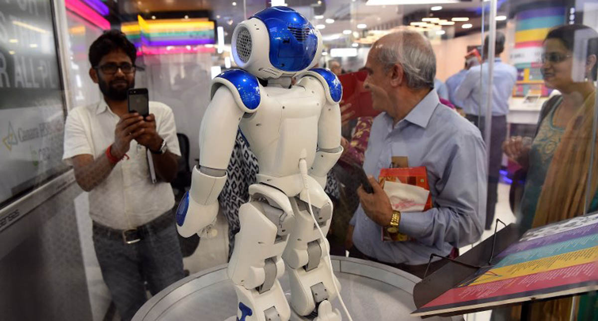 China revoluciona la tecnología con robots profesores y guerreros