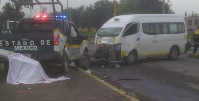 Choque entre combi y unidad de policía deja un muerto en el Estado de México - choque-coatepec