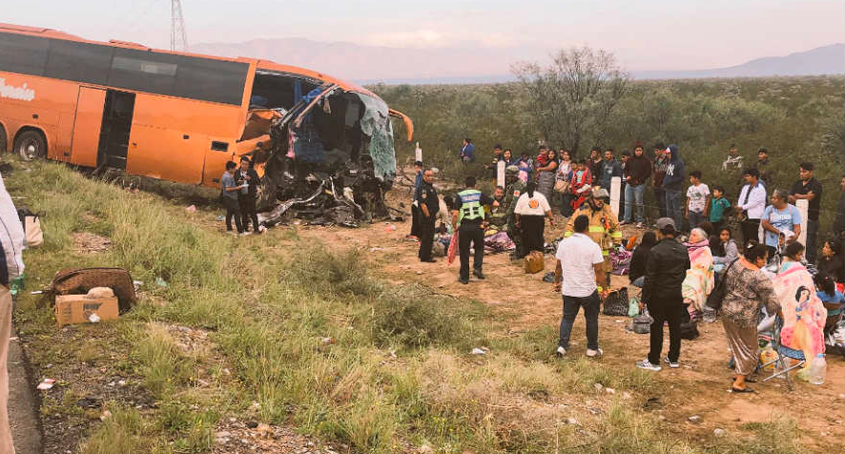 Choque en Saltillo deja un muerto y 14 heridos