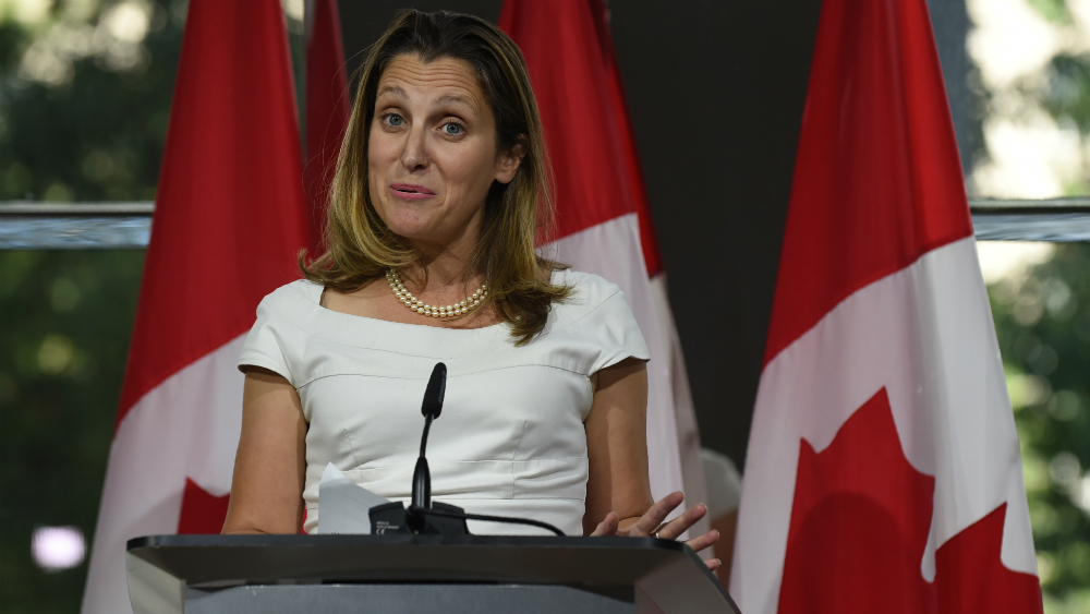 USMCA traerá beneficios para los trabajadores mexicanos: Freeland