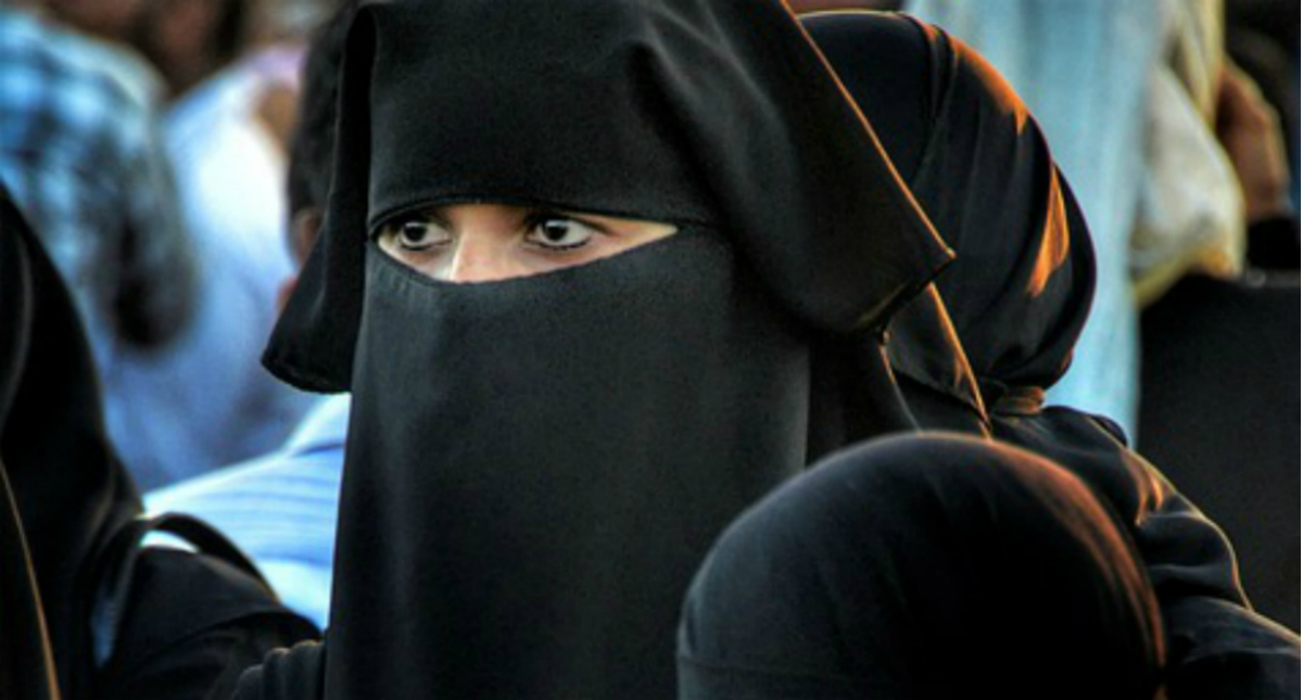 Niegan ciudadanía a musulmanes en Austria por no saludar de mano