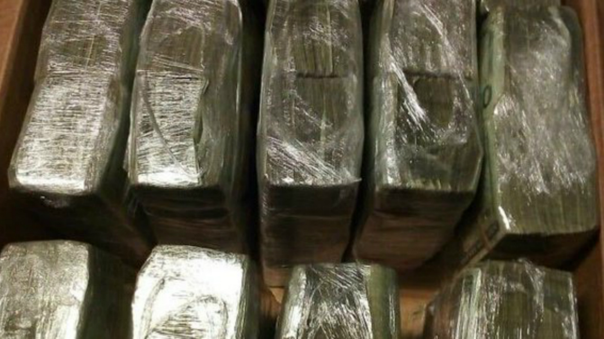 Detienen a dos hombres con cocaína y 1.5 mdd en Campeche