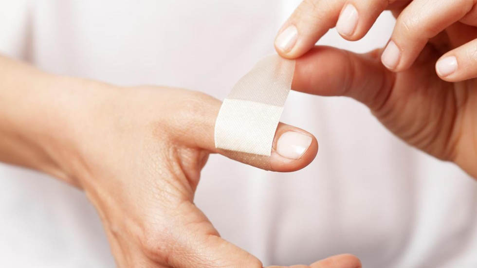 ¿Por qué duele tanto cortarse con un papel? - corte-papel-lesion-dedo-2