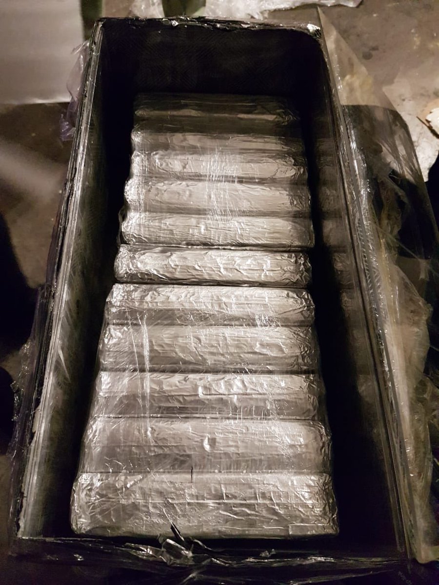 Aseguran 120 kilogramos de cristal en el AICM - cristal-aicm-2
