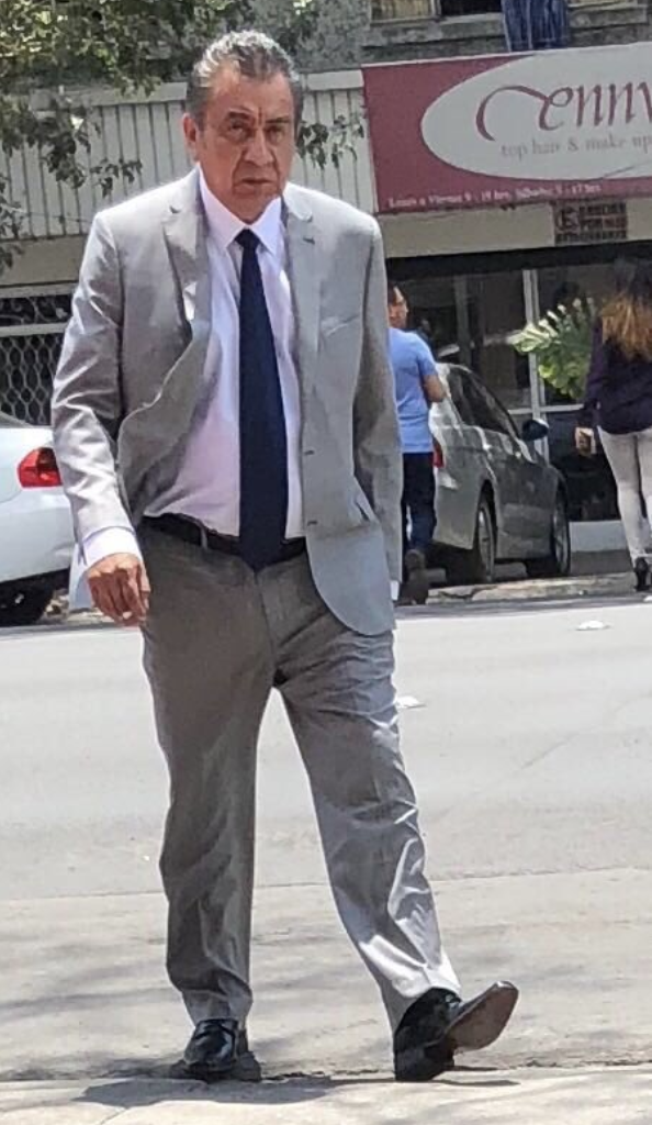 Sujeto vende plazas a policías con documentos falsos - defraudador-plazas