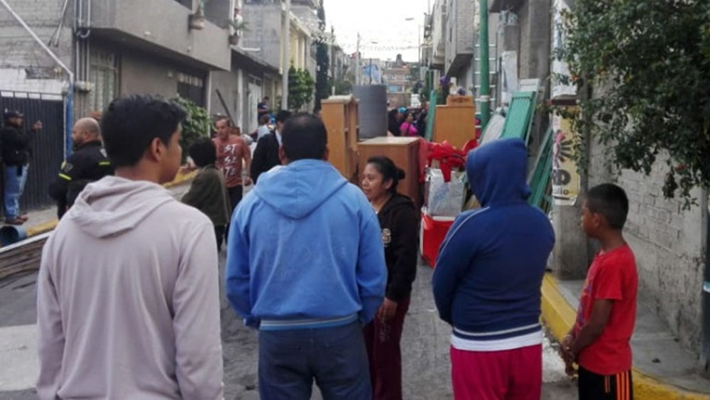 Desalojan a familia en Iztapalapa