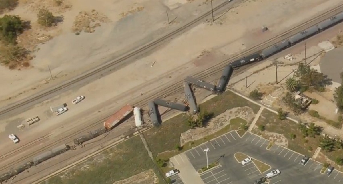 Descarrila tren en San Bernardino, California - descarrila-tren-en-san-bernardino-ca