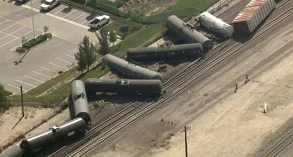 Descarrila tren en San Bernardino, California