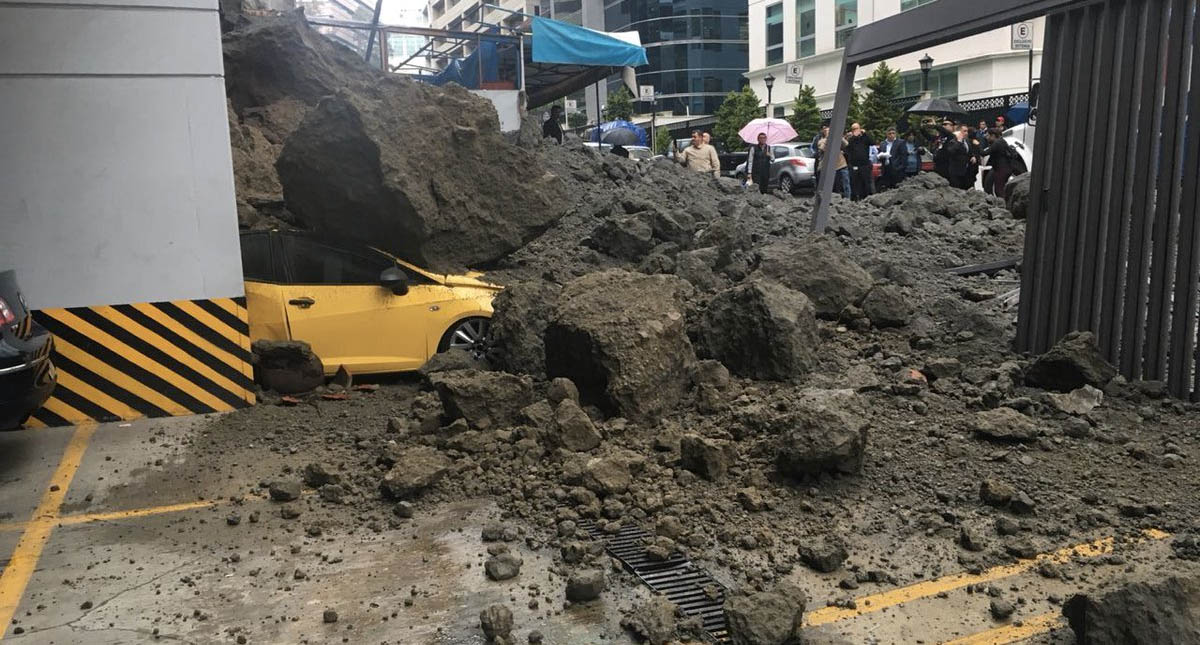 PGJ capitalina investiga deslave de cerro en Bosques de las Lomas