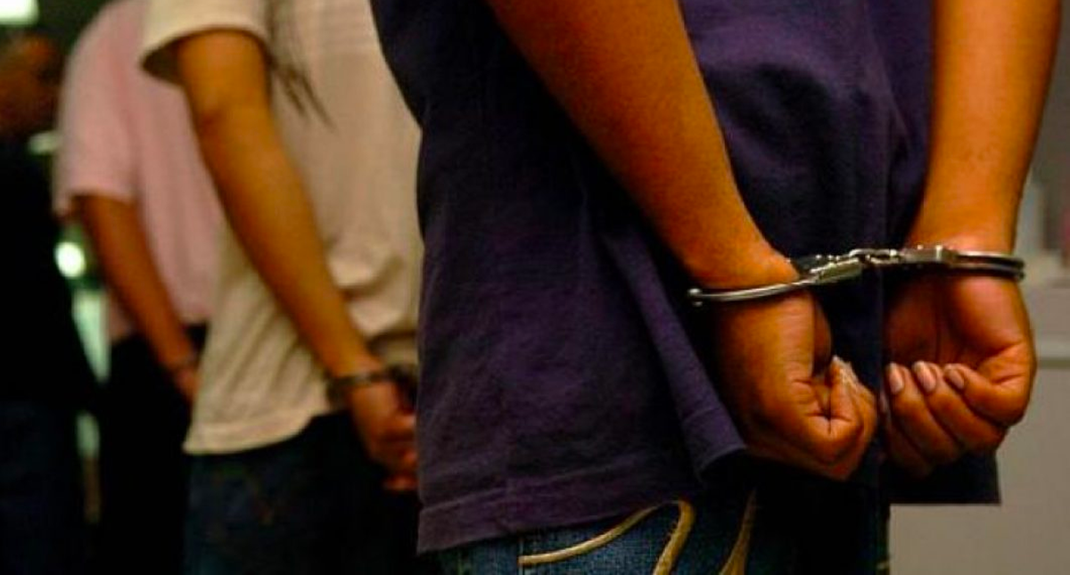 Fuerzas armadas detienen a dos hombres, aseguran dos inmuebles y 23 vehículos