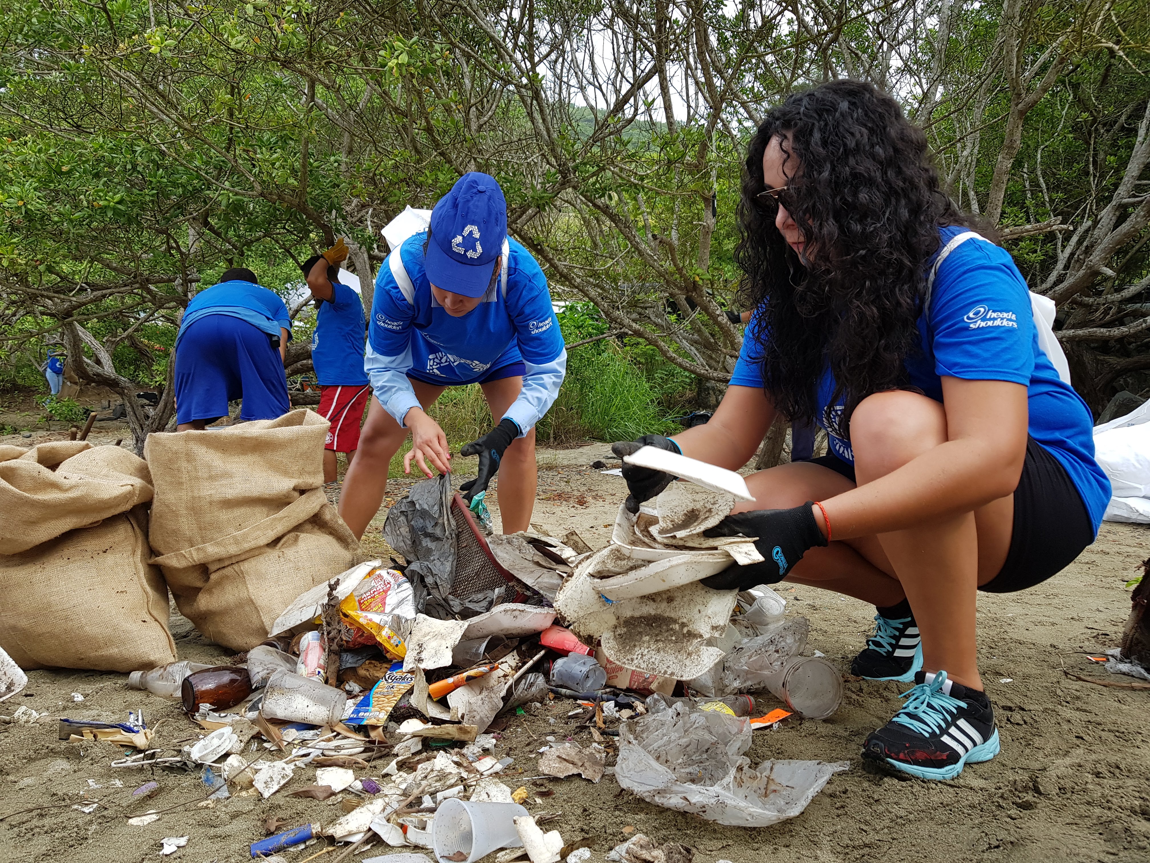 Participa Diego Boneta en limpieza de playa de Ixtapa Zihuatanejo - diego-boneta7