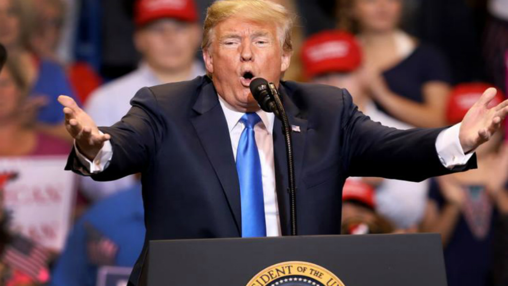 Censura es algo muy peligroso e imposible de controlar: Trump