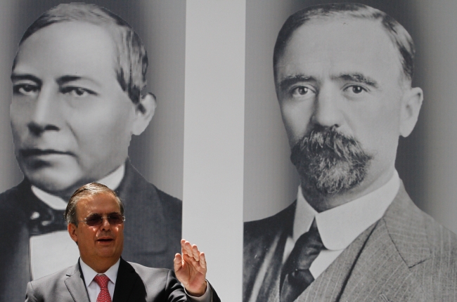 Reuniones con embajadores son para diversificar comercio exterior: Ebrard - ebrard-1