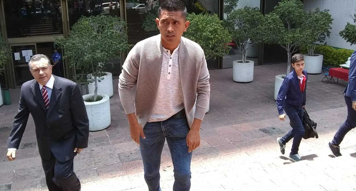 Llevo 10 años de carrera intachable, no debo nada a nadie: Elías Hernández