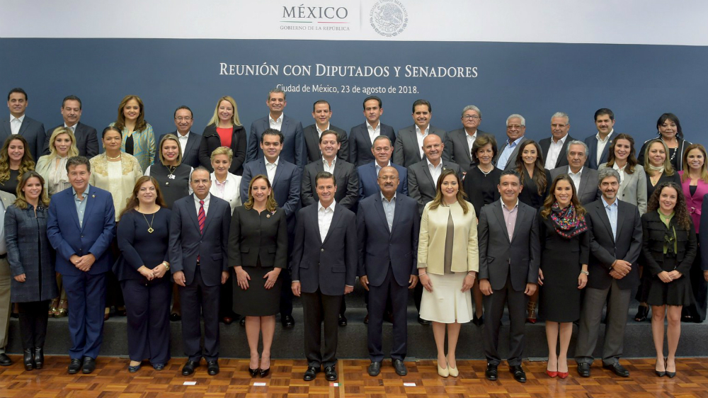 Velar por equilibrio de poderes: Peña Nieto a legisladores del PRI
