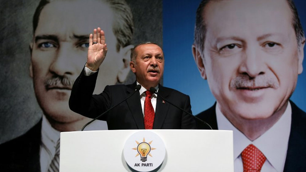 Erdogan acusa a EE.UU. de querer golpear a Turquía por la espalda