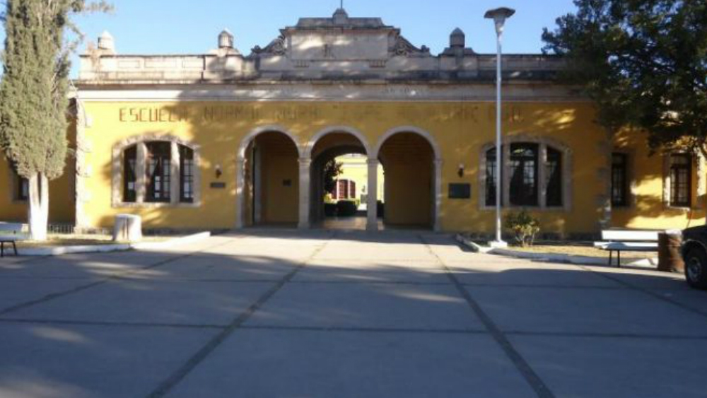 Detienen a tres por novatadas en Escuela Normal de Durango