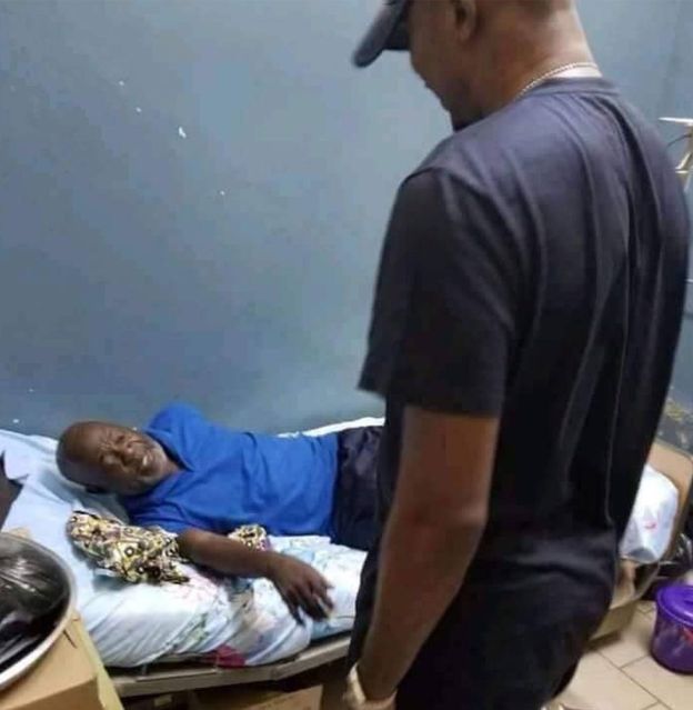 Samuel Eto'o ayuda a excapitán de Camerún que vive en la calle - etoo-owana1