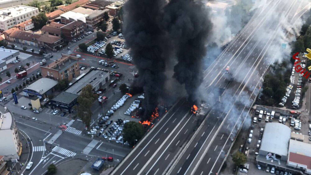 Confirman un muerto y 145 heridos tras explosión en Bolonia Confirman un muerto y 145 heridos tras explosión en Bolonia