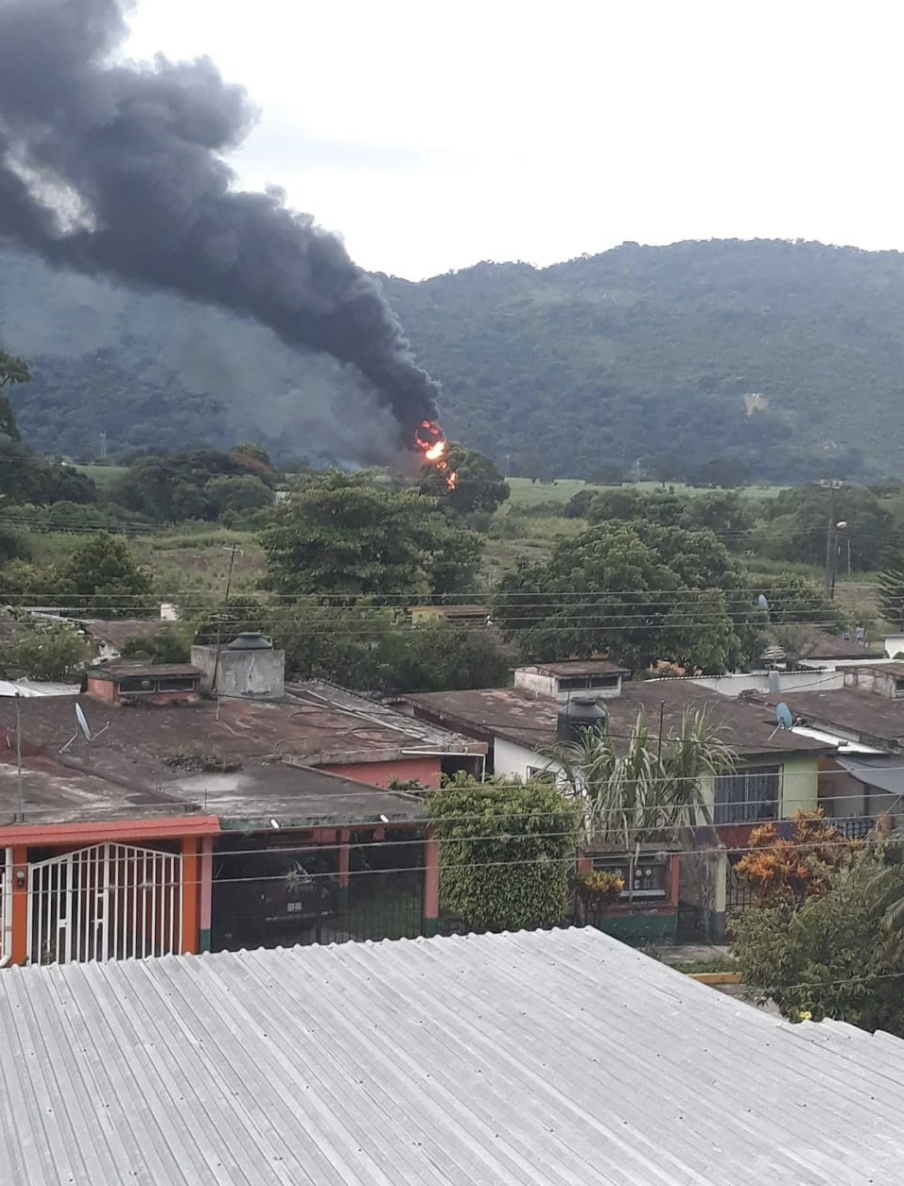 Explosión de ducto en Veracruz deja nueve lesionados y 13 autos calcinados - explosion-cuichapa-veracruz-ducto-2