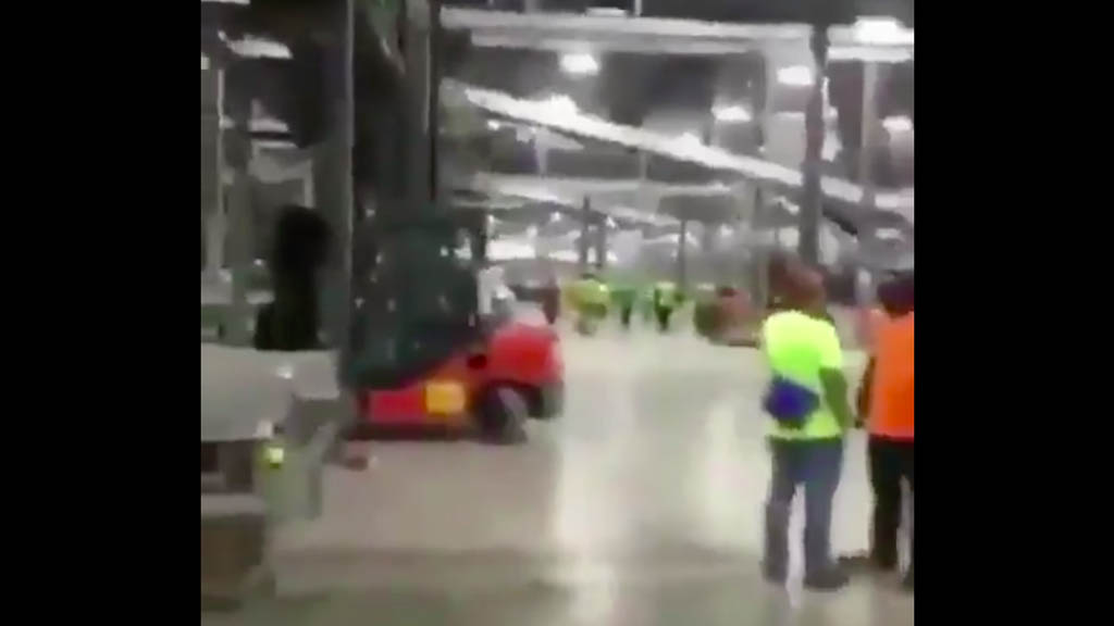 #Video Mexicanos abandonan construcción en EE.UU. tras despido de sus compañeros